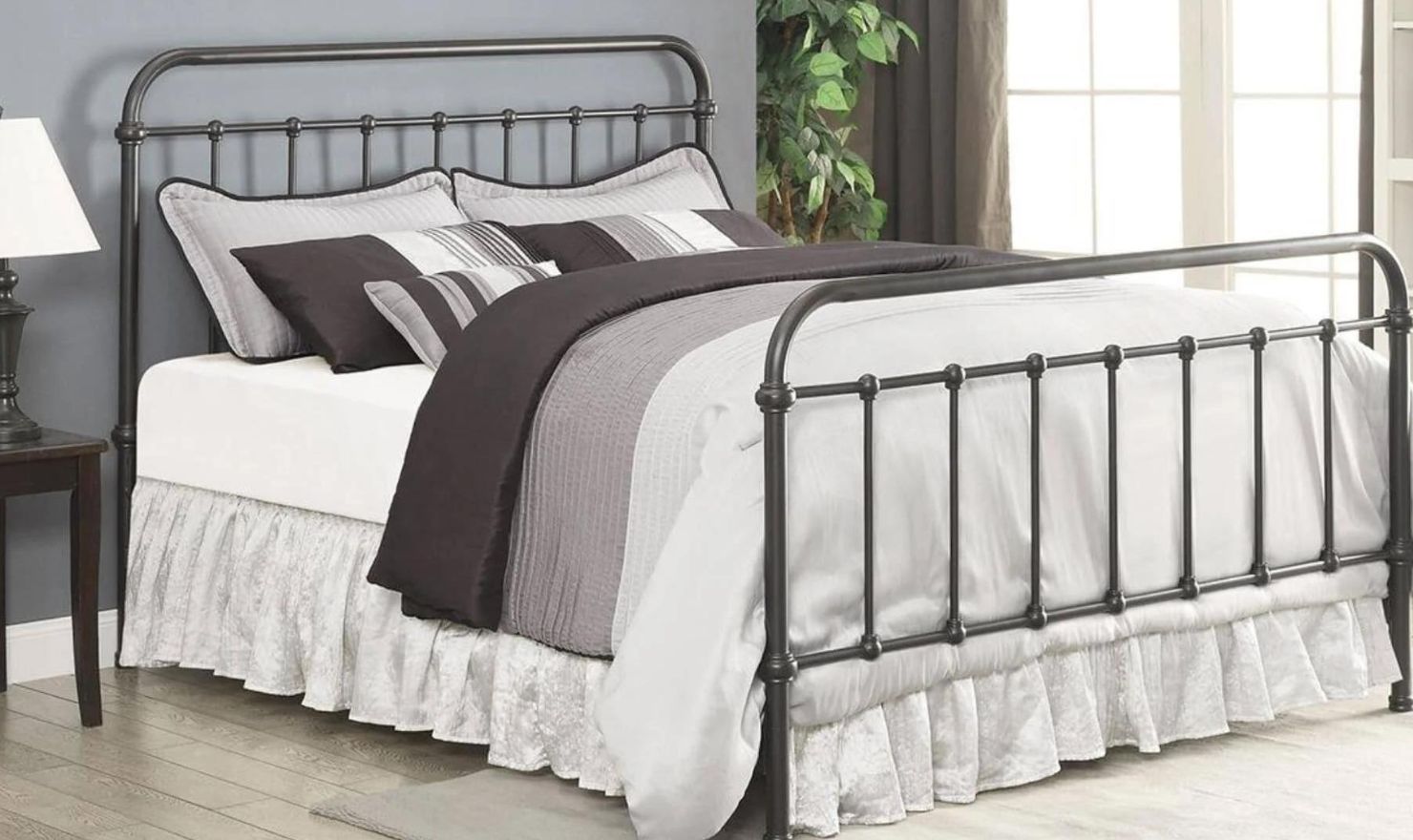 Livingston Metal Queen Bed - Image 4